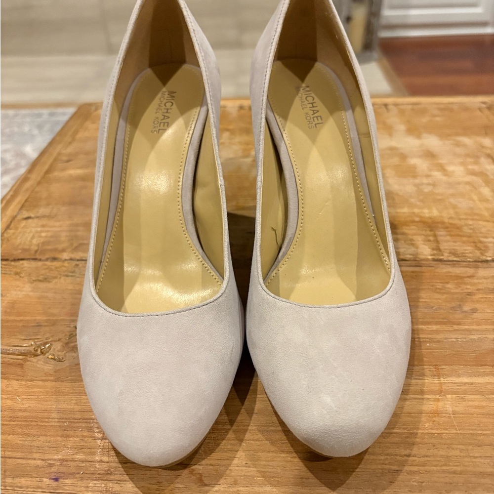 NWOB Michael Kors suede 3.5 inch wood High Heels women’s size 7. Never worn. - Picture 2 of 7